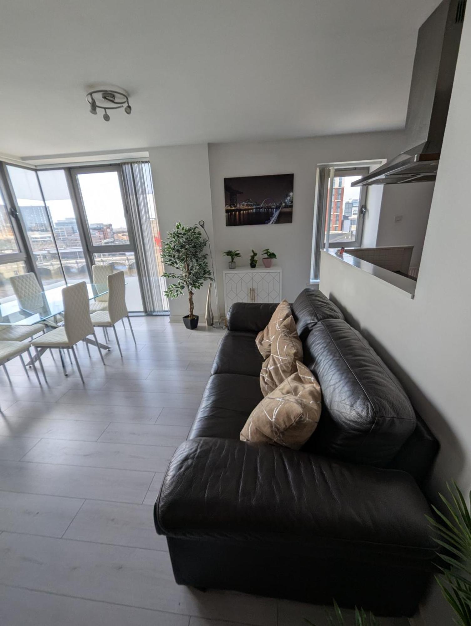 Glasgow City Centre Waterfront Apartment מראה חיצוני תמונה