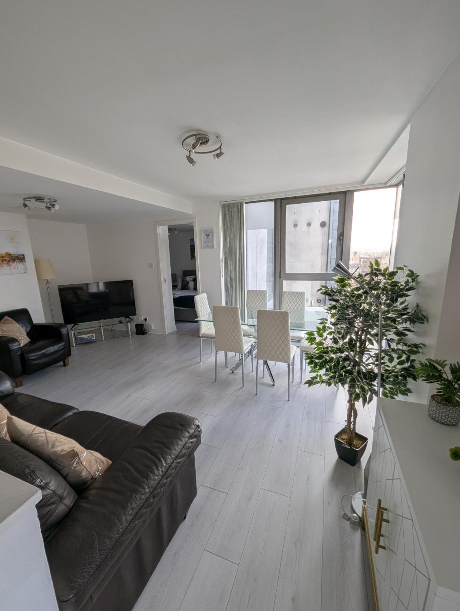 Glasgow City Centre Waterfront Apartment מראה חיצוני תמונה